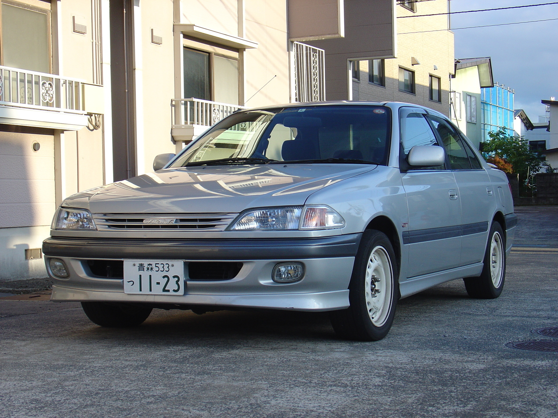 トヨタ カリーナGT（AT210）ドライバーズカー理想のパッケージその１ 見た目・サイズ: 弘法よ、筆は選べ