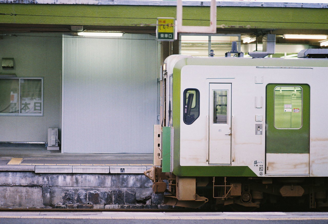 こっちへいらっしゃい Ai NIKKOR 105mm F2.5 作例: 弘法よ、筆は選べ こっちへいらっしゃい Ai NIKKOR 105mm F2.5 作例: 弘法よ、筆は選べ