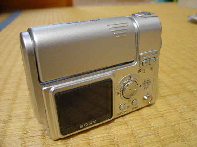 すいすいスイバル SONY Cyber-Shot DSC-F77: 弘法よ、筆は選べ