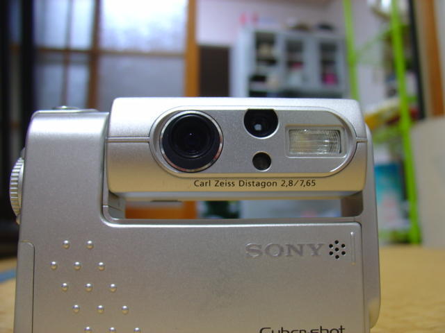 すいすいスイバル SONY Cyber-Shot DSC-F77: 弘法よ、筆は選べ